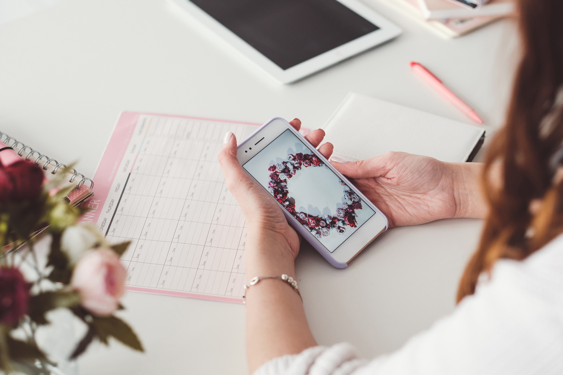 woman workplace social media marketing freelance